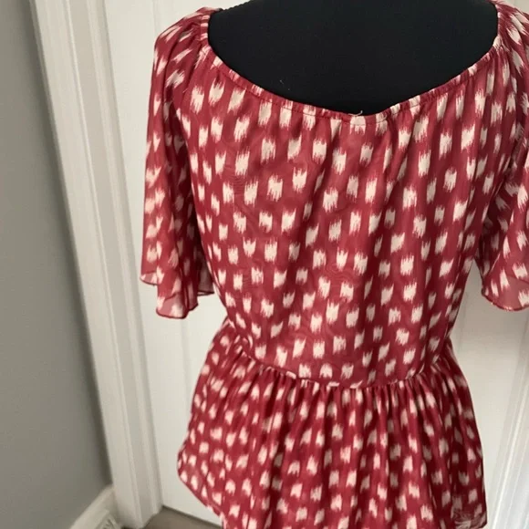 Daytrip rust and white gathered v neck baby doll style chiffon like top in Sz S - Picture 2 of 5